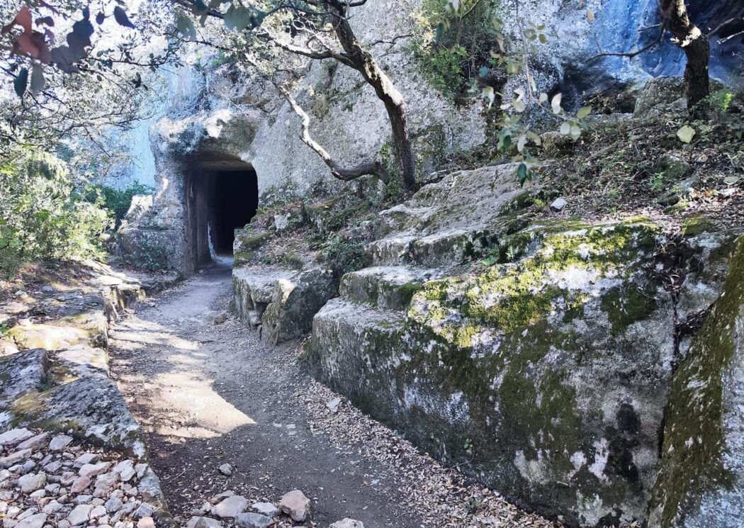 Les tunnels de Sernhac extérieur stop méhari