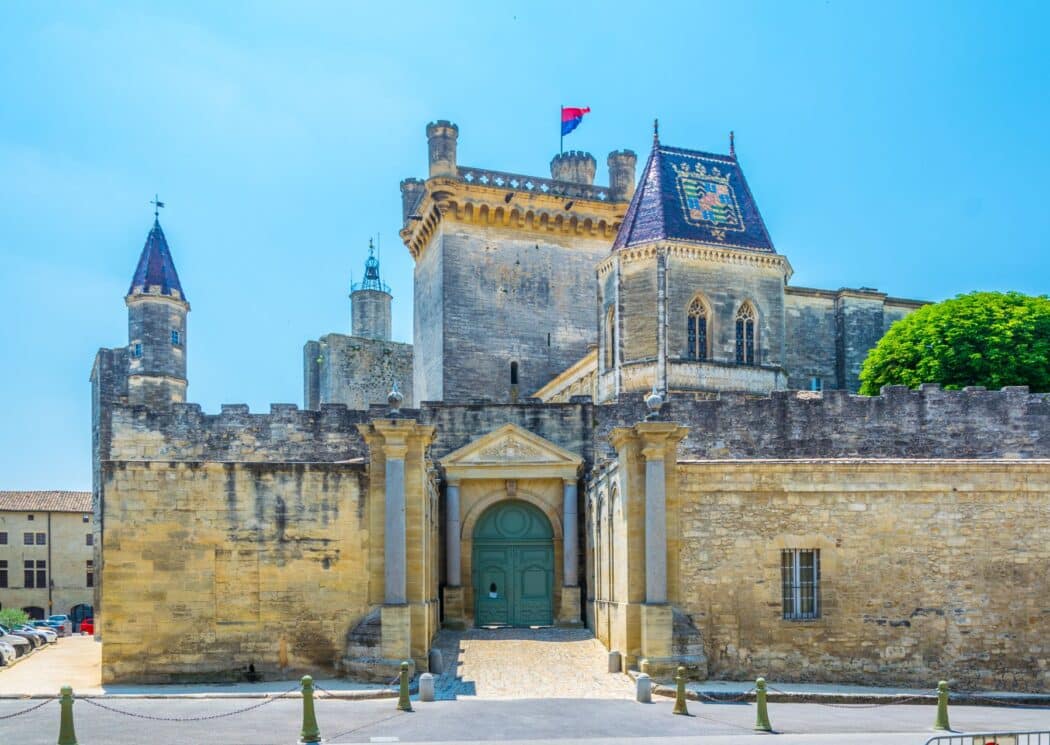 Uzès chateau duché méhari